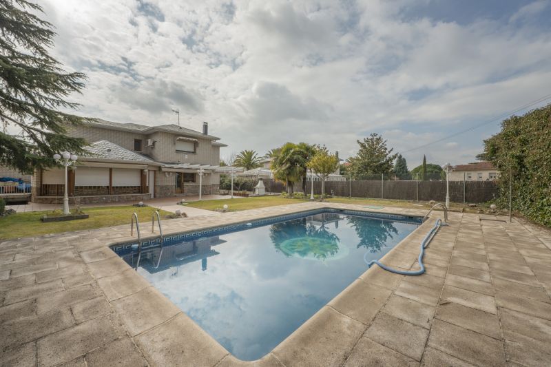 Best Pool Safety Contractors in Venice, FL